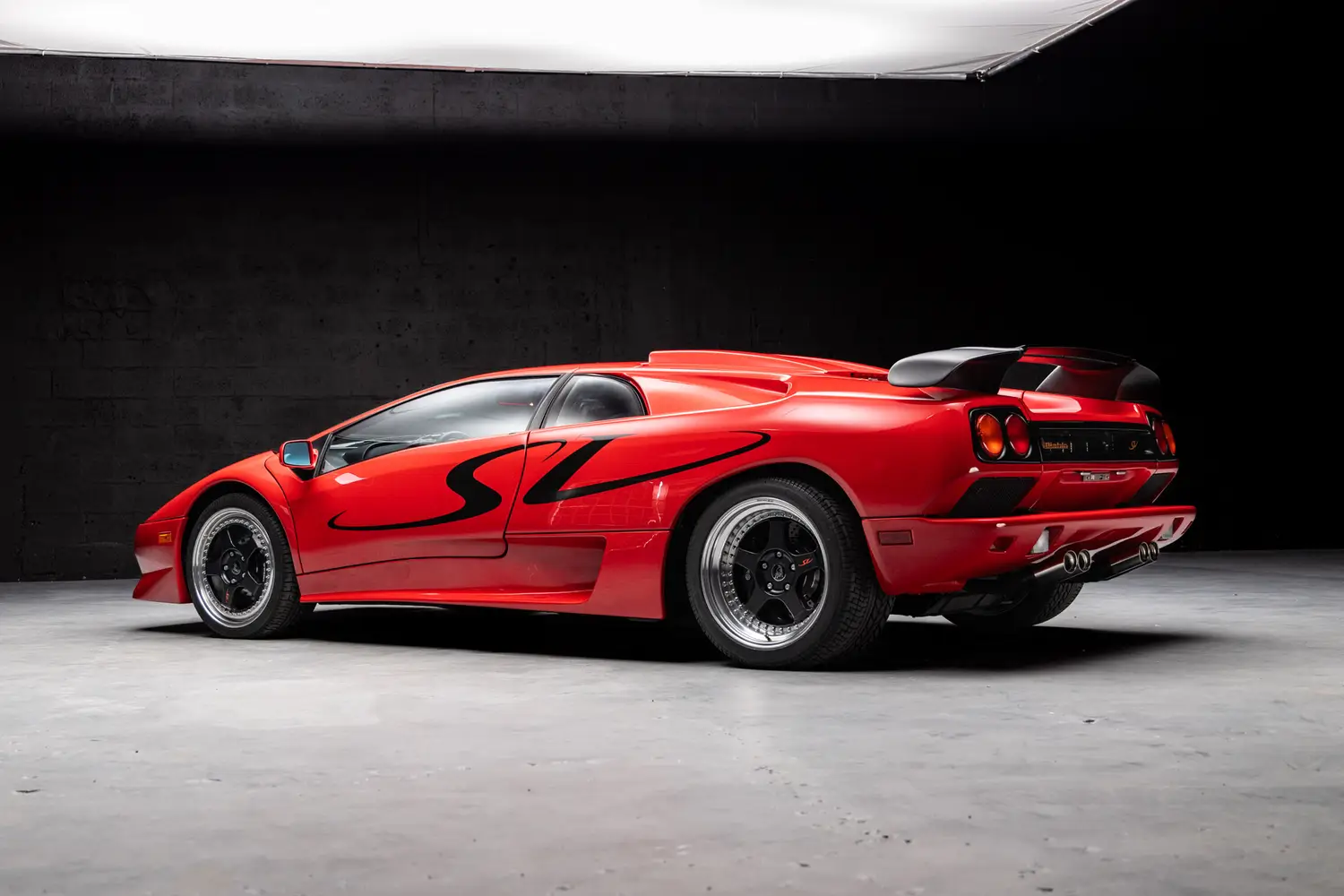 Side profile of a Lamborghini Diablo SV showing the oversized SV door decal and scissor door cutline