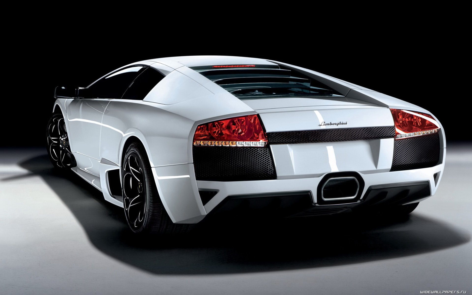 Rear shot of an LP640-era Murciélago emphasizing the single central exhaust integrated into the diffuser