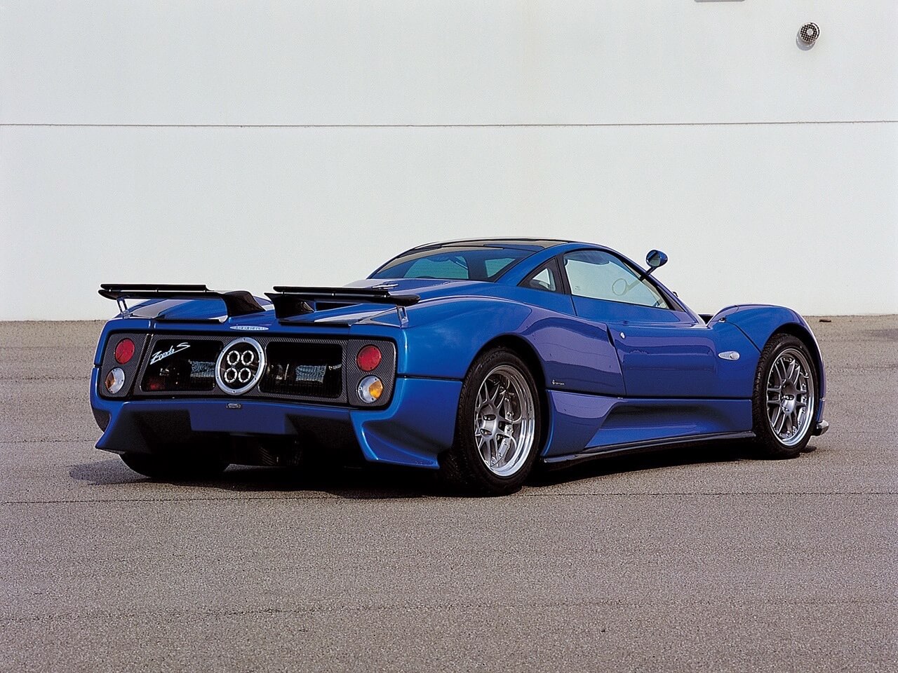 Pagani Zonda S and Pagani Zonda F highlighting subtle aero and lighting differences